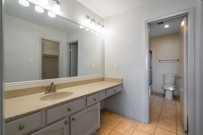 Building Photo - 7847 Green Lawn Dr