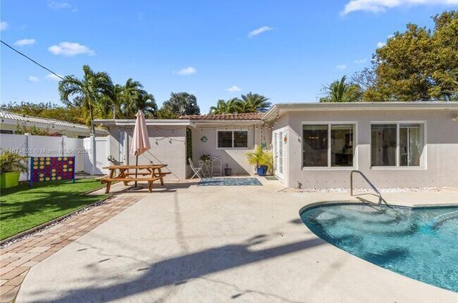 Building Photo - 1116 SE 13th Ct