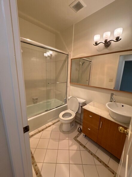 Upstairs Bathroom - 1909 Pelham Ave