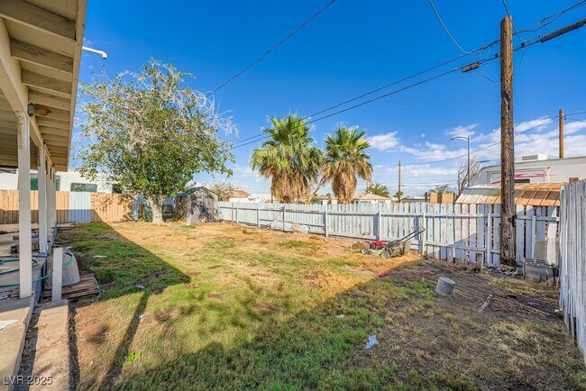 Building Photo - 571 Blackmore Dr