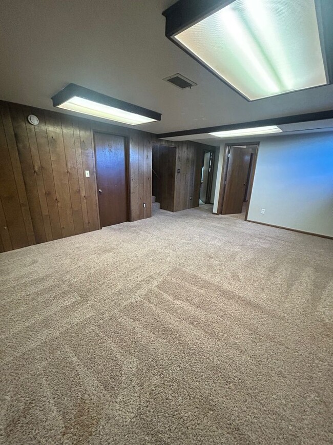 Building Photo - 7615 Walnut Ave