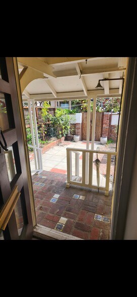 Building Photo - 33 Wavecrest Ave