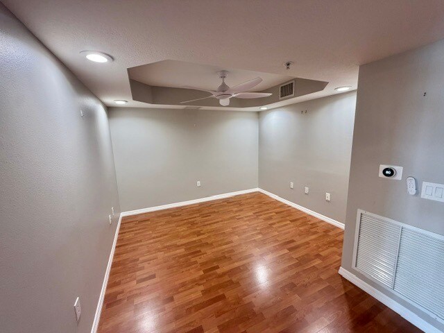 Building Photo - 7028 Sevilla Ct