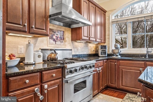 Building Photo - 7000 Eastern Red Cedar Ln