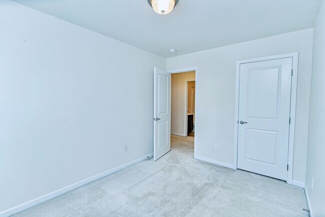 Building Photo - 307 Christiane Way
