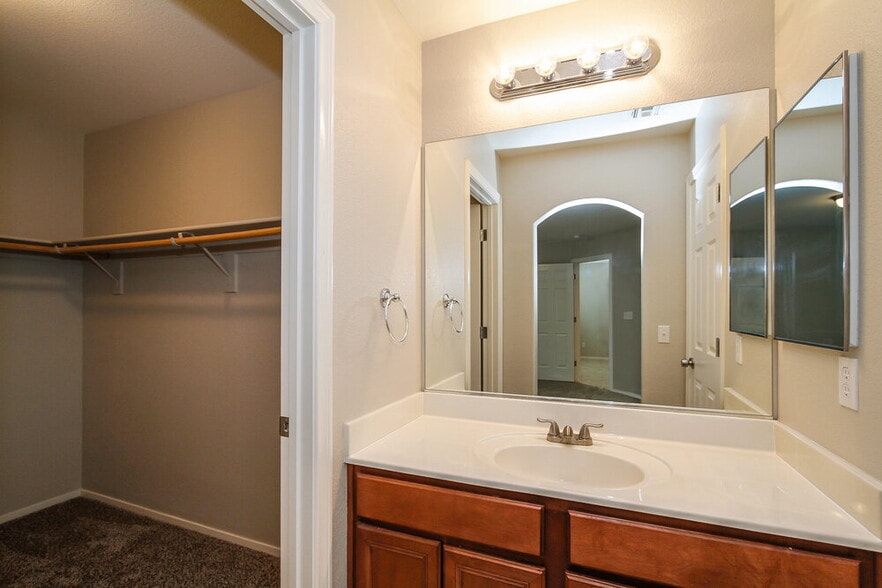 Building Photo - 132 Rolling Cove Ave