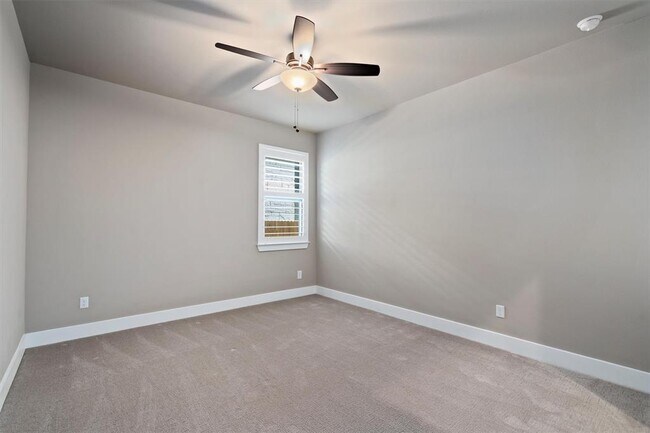 Building Photo - 904 Naranjo Dr