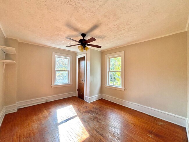 Building Photo - 1101 N Rose- 3 Bed/1 Bath House
