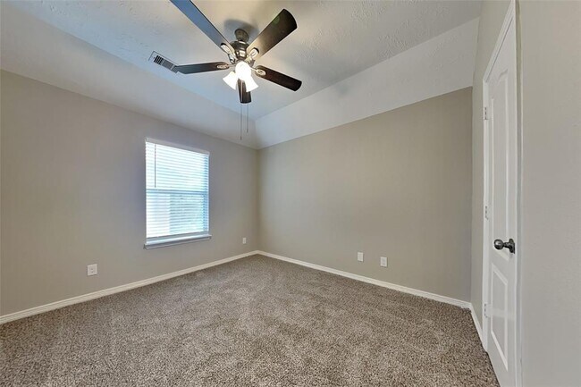 Building Photo - 8000 N Tarrytown Crossing Dr