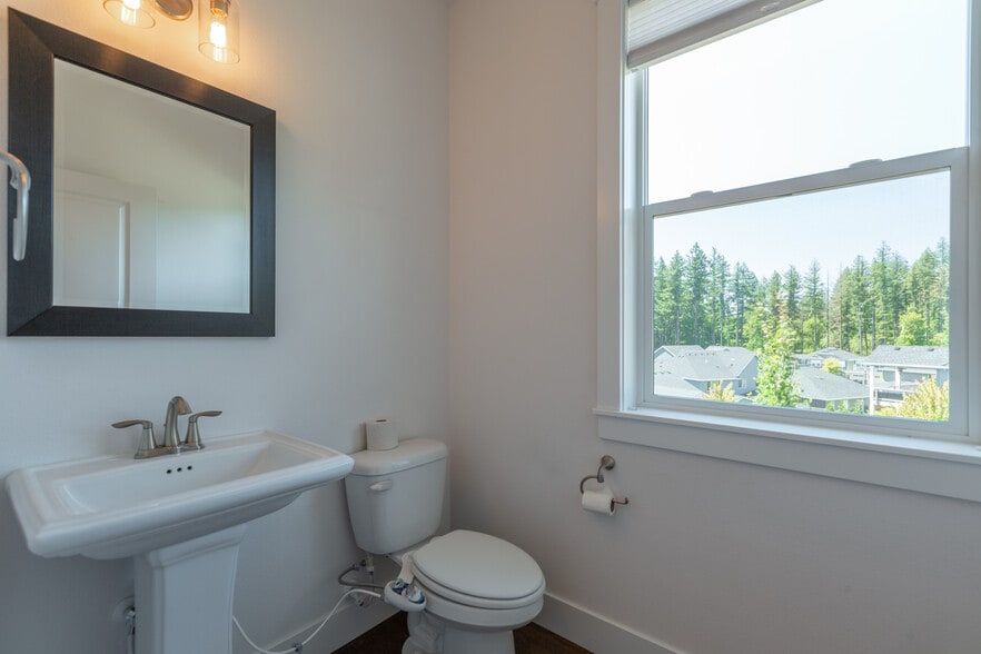 1/2 Bath - 3352 NE Spruce Dr