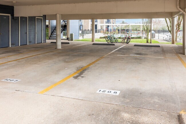 Building Photo - 18515 Egret Bay Blvd