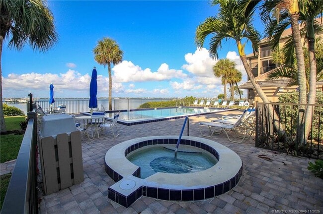 Building Photo - 4720 NE Sandpebble Trce