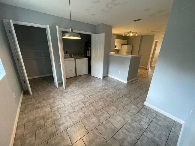 Building Photo - Open floor plan, four-bedroom two-bathroom with washer and dryer