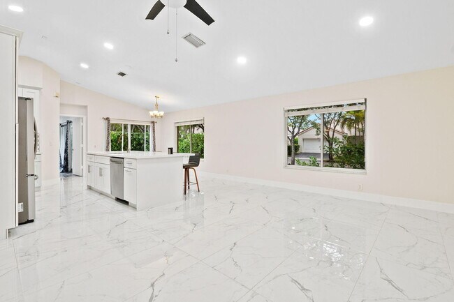 Building Photo - 4498 Dogwood Cir