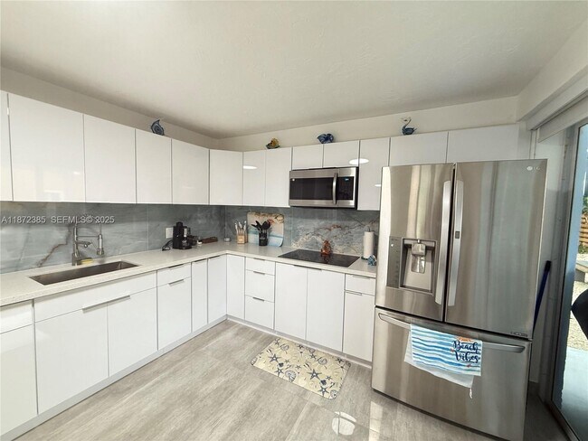 Building Photo - 60 SE Marlin Ave