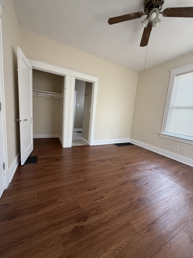 Building Photo - 2613 Iowa St