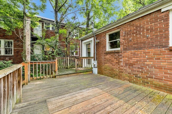 Building Photo - Charming and well-maintained 2-bd 1-bath h...
