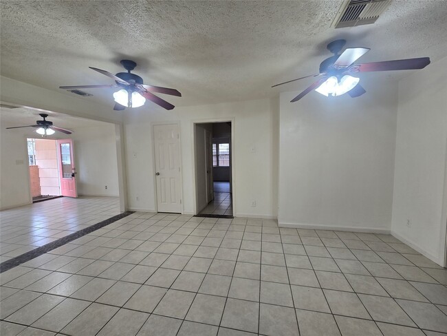 Building Photo - 6717 Fairway Dr