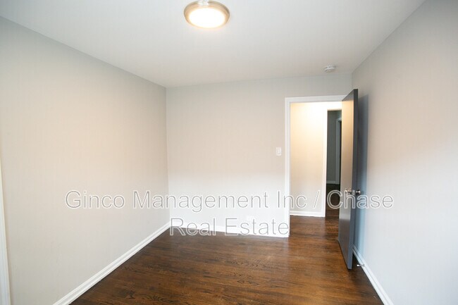 Building Photo - 8837 S Talman Ave