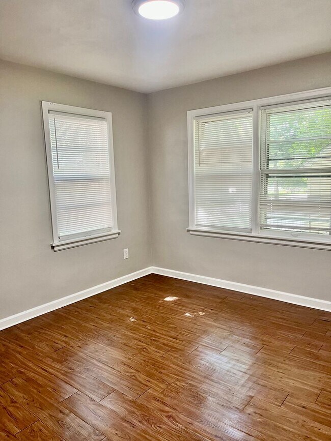 Building Photo - Beautiful 3 bed in Hazelwood