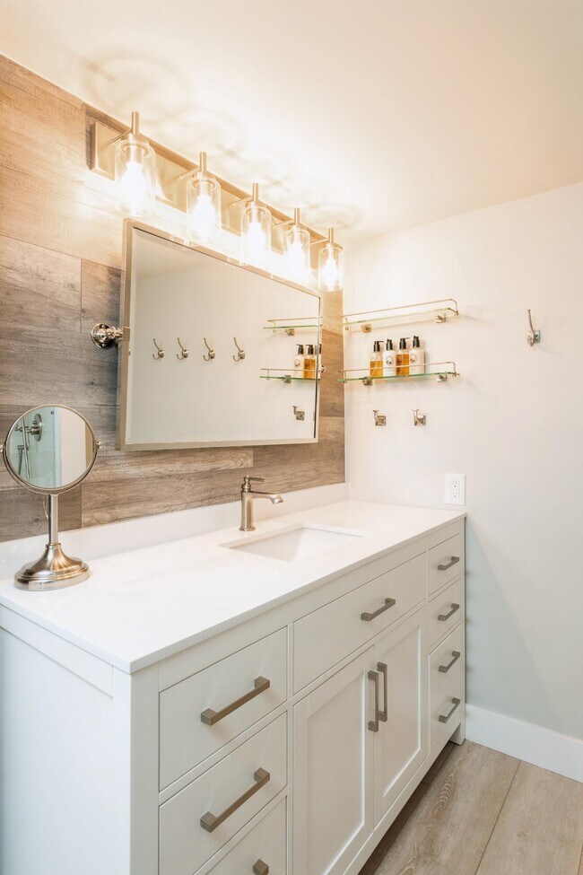 Building Photo - 3200 S Ocean Blvd