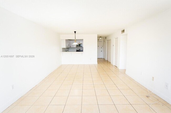 Building Photo - 6950 Miami Gardens Dr