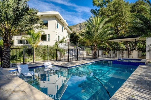 Building Photo - 2065 E Altadena Dr