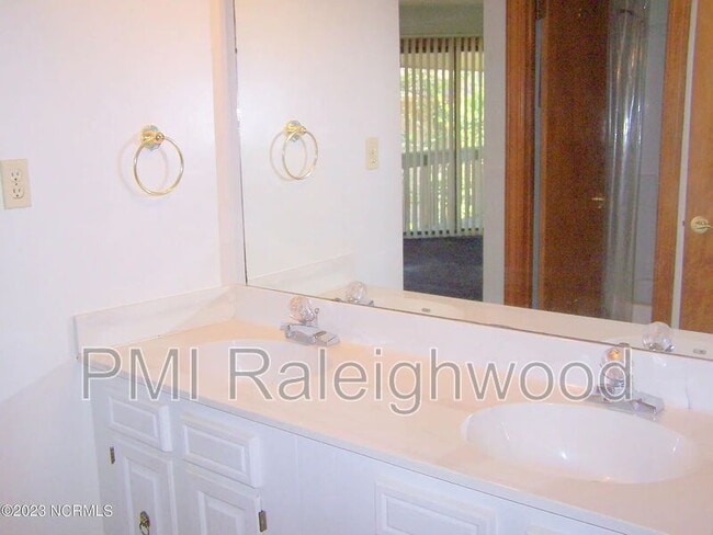 Building Photo - 220 Foxkroft Dr