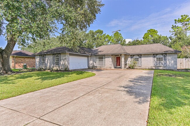 Primary Photo - 1115 W Castlewood Ave