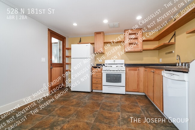 Building Photo - 528 N 181st St