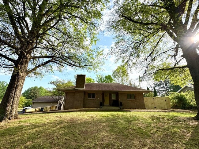 Building Photo - 732 Hillgate Rd