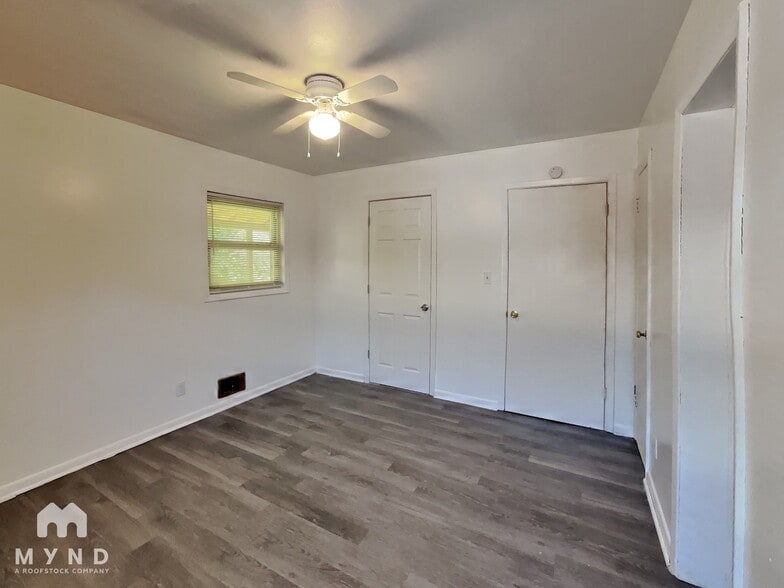 Building Photo - 1429 Vesta Ave