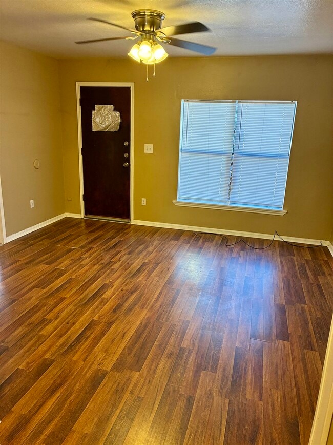 Building Photo - 800 S Vandeveer St