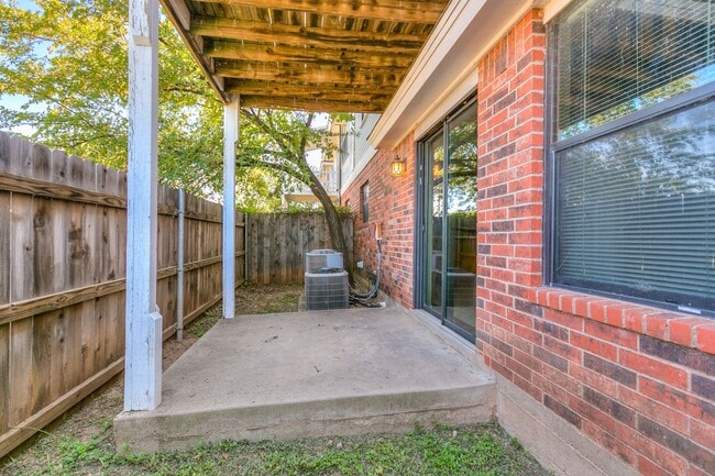 Building Photo - COMING JANUARY 2025 - Spacious 2-Bedroom Townhome Near w/ River View!