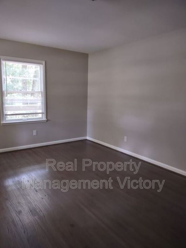 Building Photo - 105 16th Ct Cir NE