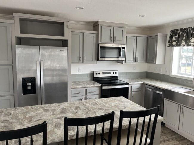 Building Photo - 300 Peck St