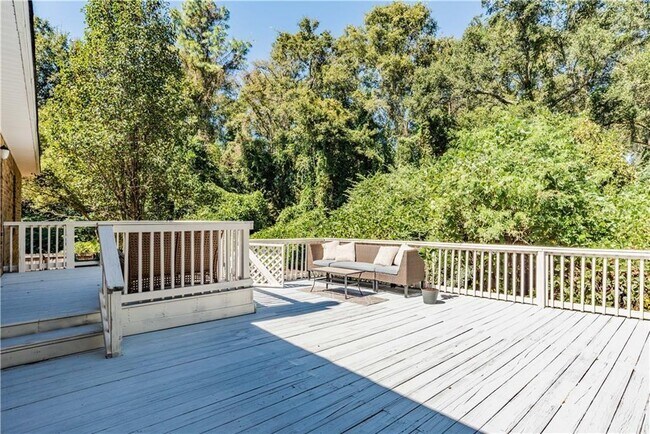 Building Photo - 10770 Hunters Cir W