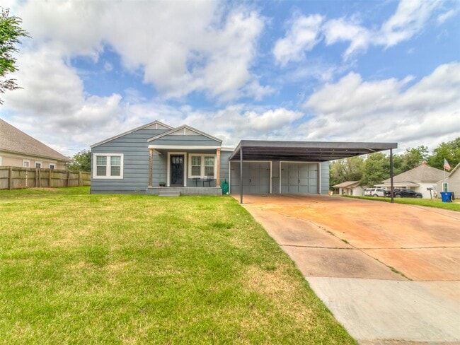 Building Photo - 621 N 16th St