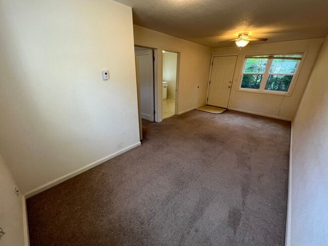 Building Photo - 102 E Park Ave