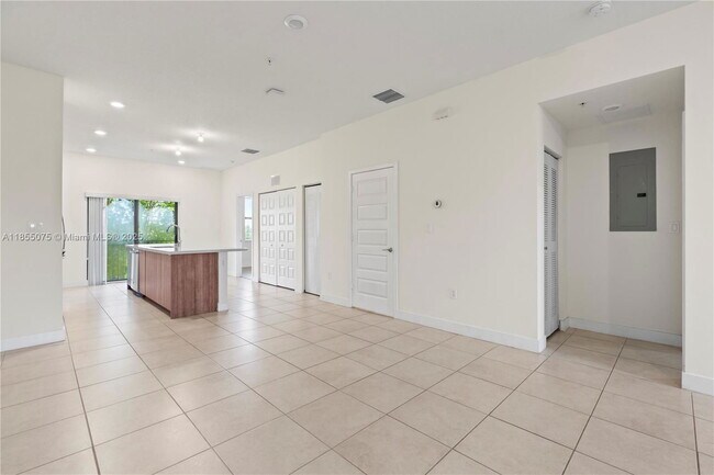 Building Photo - 7831 NW 104th Ave