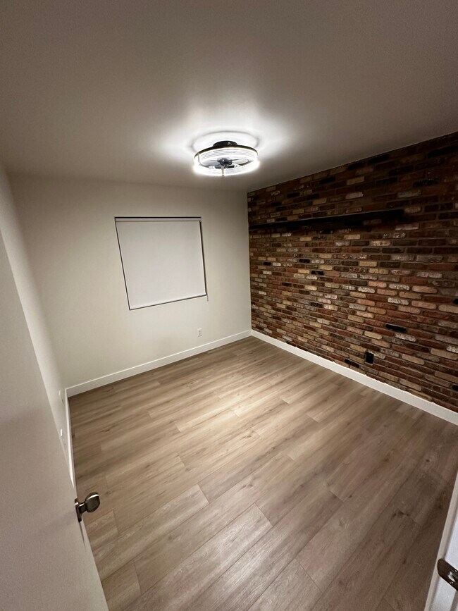 Building Photo - 1145 W Tulane Dr