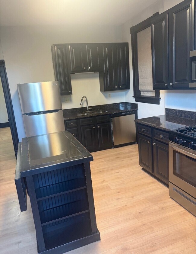 Building Photo - 2115 Allen Ave