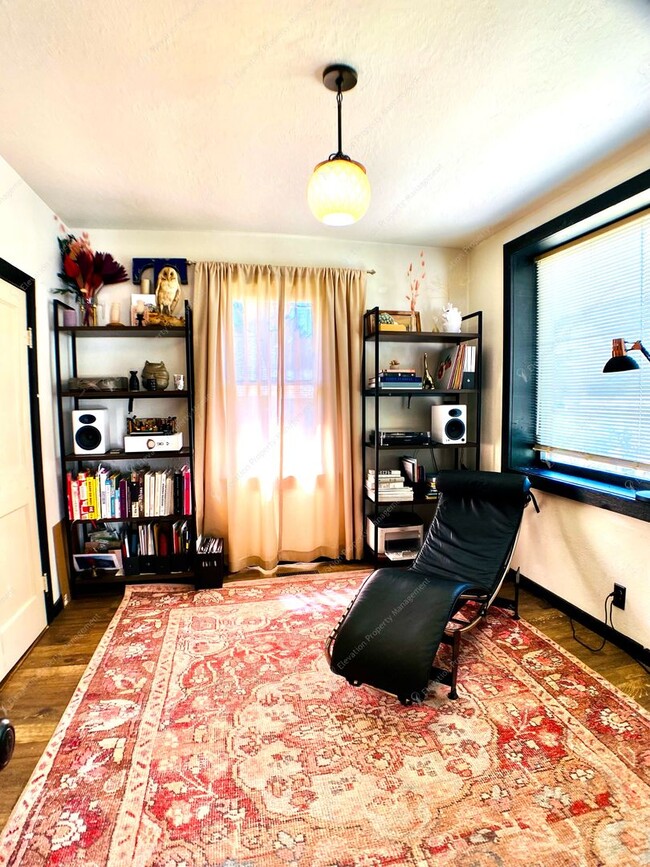 Building Photo - Unfurnished - Charming 3-Bedroom Home in D...