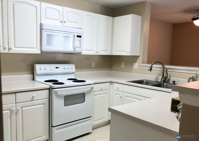 Building Photo - Third-Floor 2BR/2BA Condo – The Estates at...