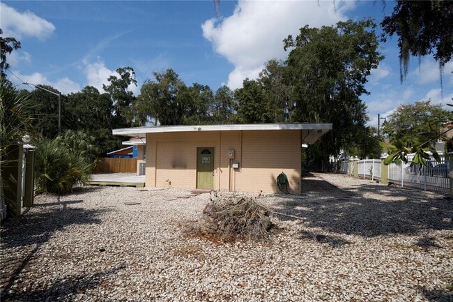 Building Photo - 905 SW 8th Ave