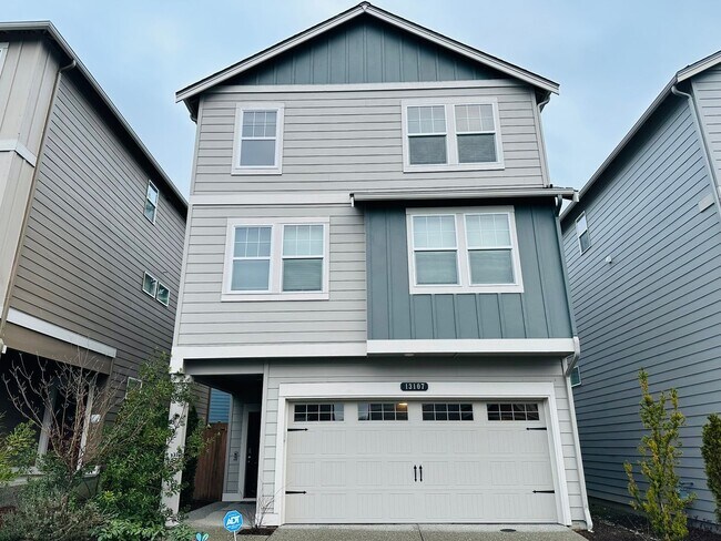 Primary Photo - Newer 3-Story 3 Bedroom DR Horton Home in ...