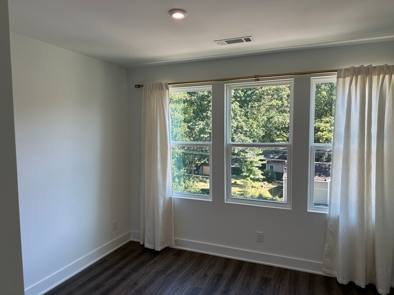 Building Photo - 1253 Wright Ln SE