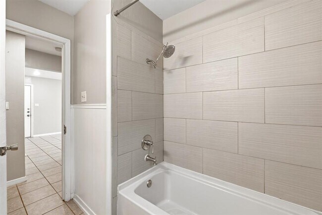 Building Photo - 2201 Lanier Dr