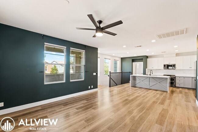 Building Photo - Turnkey 2 Bedroom, 2.5 Bath End Unit Townhome Available NOW in Rancho Mission Viejo!