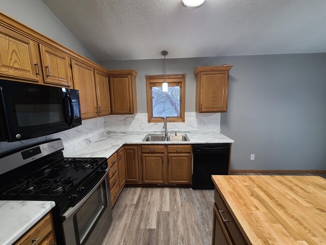 Building Photo - 2932 Northern Slopes Ln NE